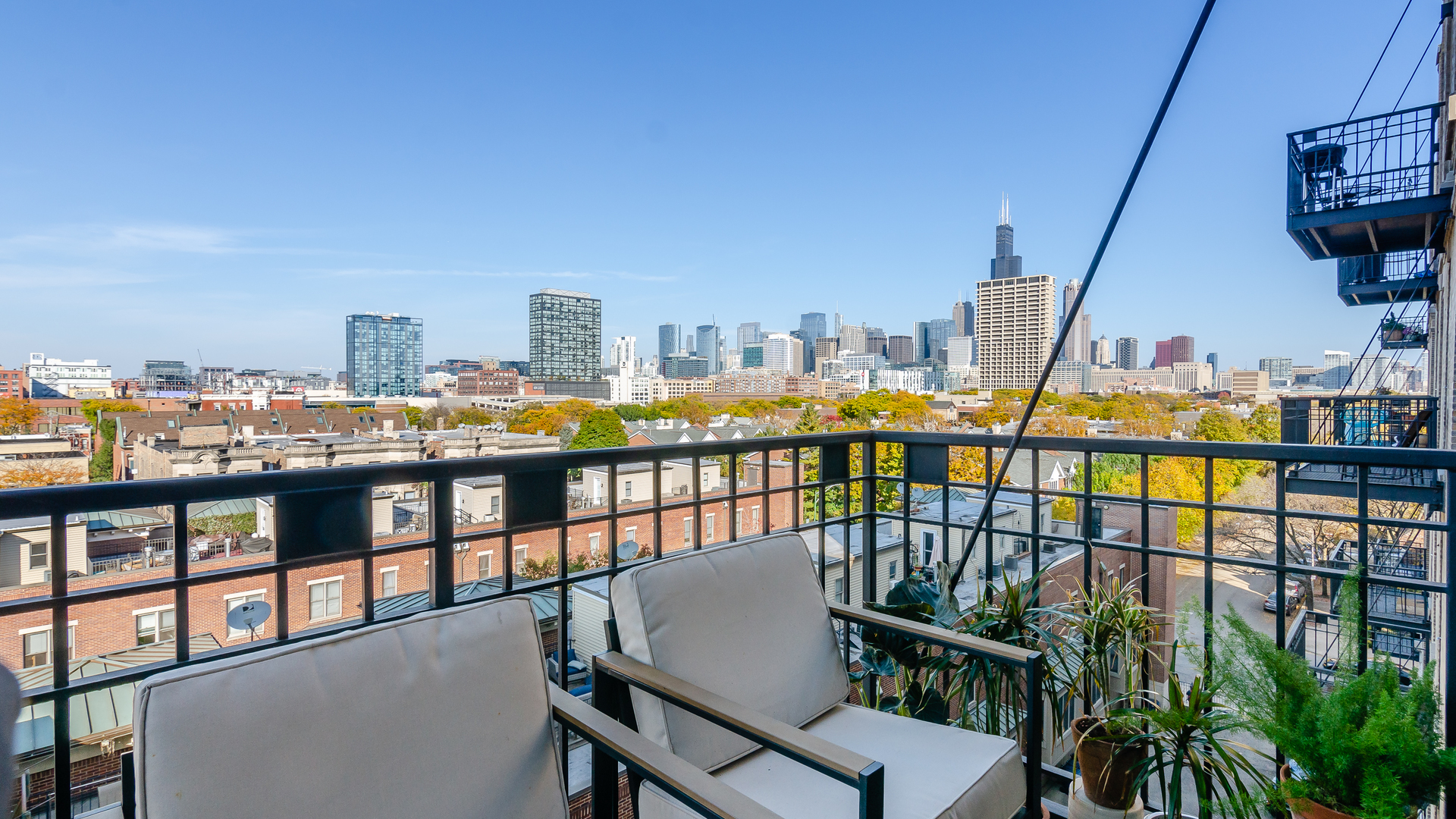 811 South Lytle Street, Unit 508 Chicago, IL 60607 - Photo 25 of 36 a view of a balcony with chairs