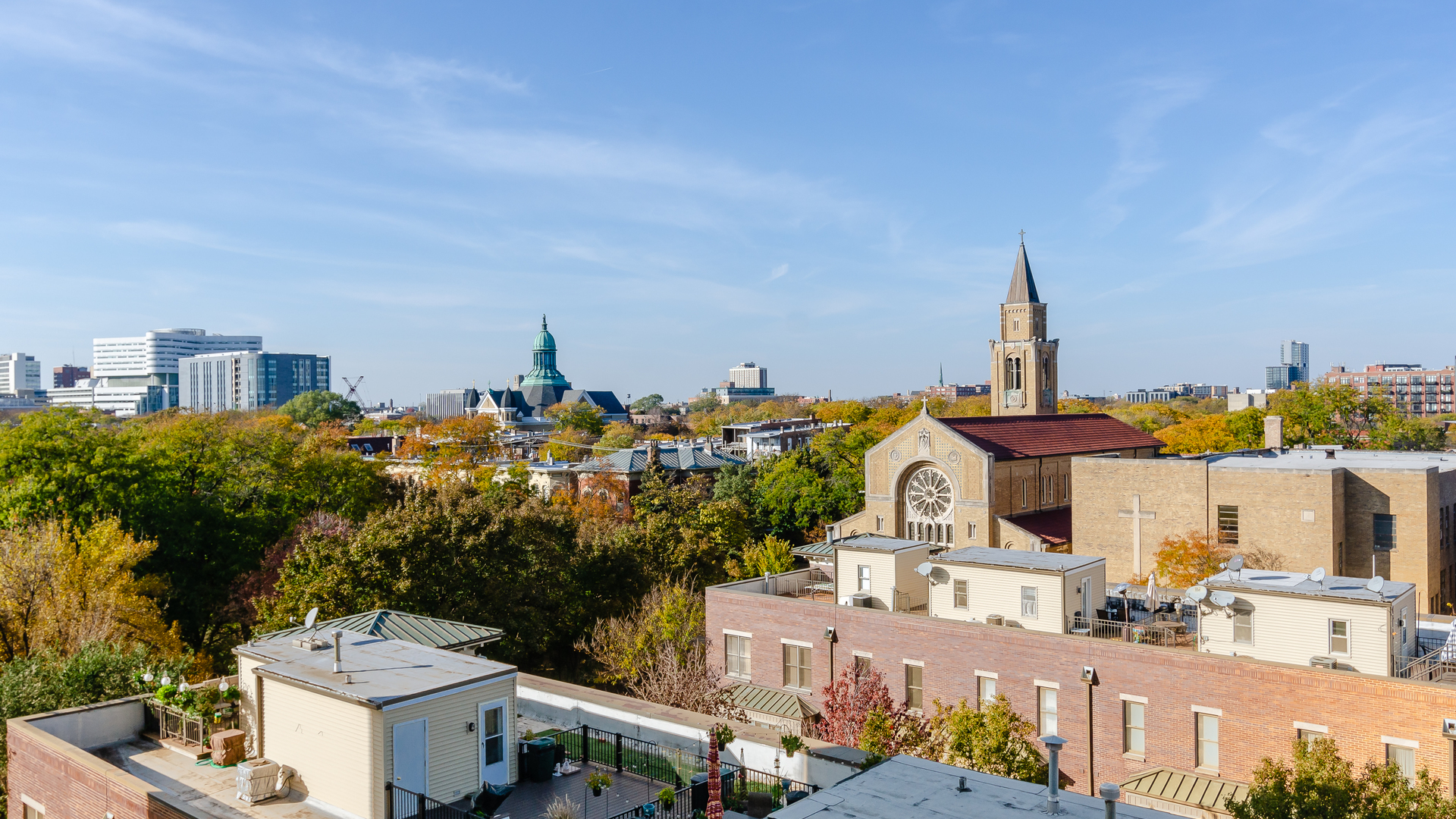 811 South Lytle Street, Unit 508 Chicago, IL 60607 - Photo 26 of 36 a view of houses with an outdoor space and lakeside