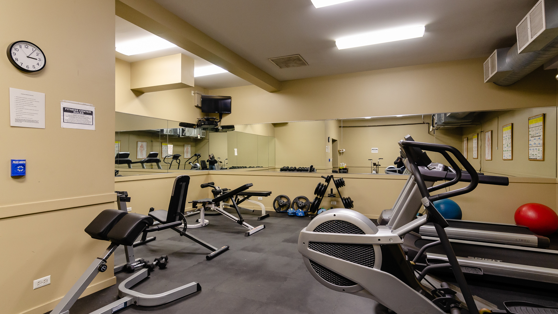 811 South Lytle Street, Unit 508 Chicago, IL 60607 - Photo 28 of 36 a view of a room with gym equipment