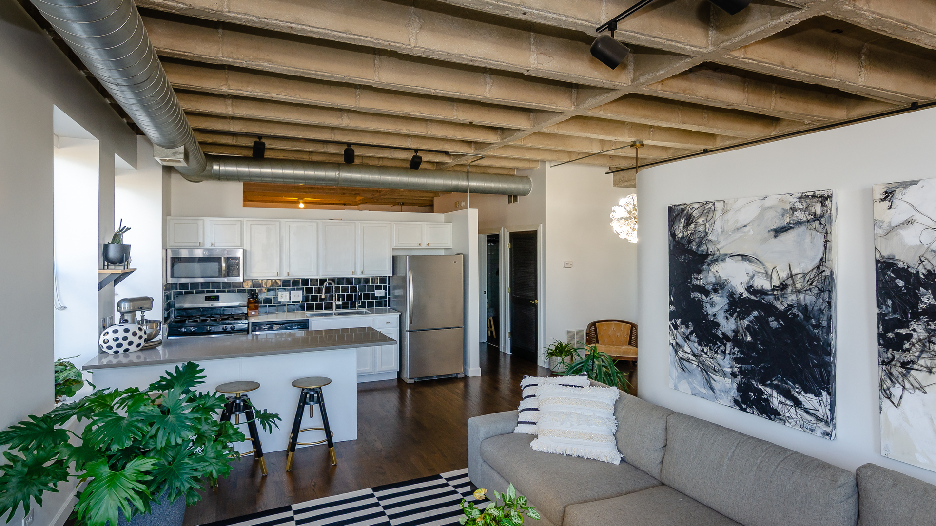 811 South Lytle Street, Unit 508 Chicago, IL 60607 - Photo 7 of 36 a view of a living room and entry way