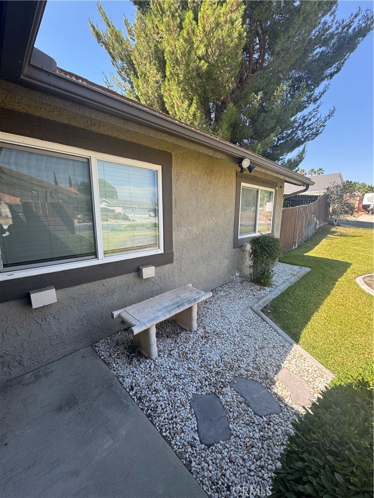 2152 Trafalgar Avenue Riverside, CA 92506 - Photo 3 of 19