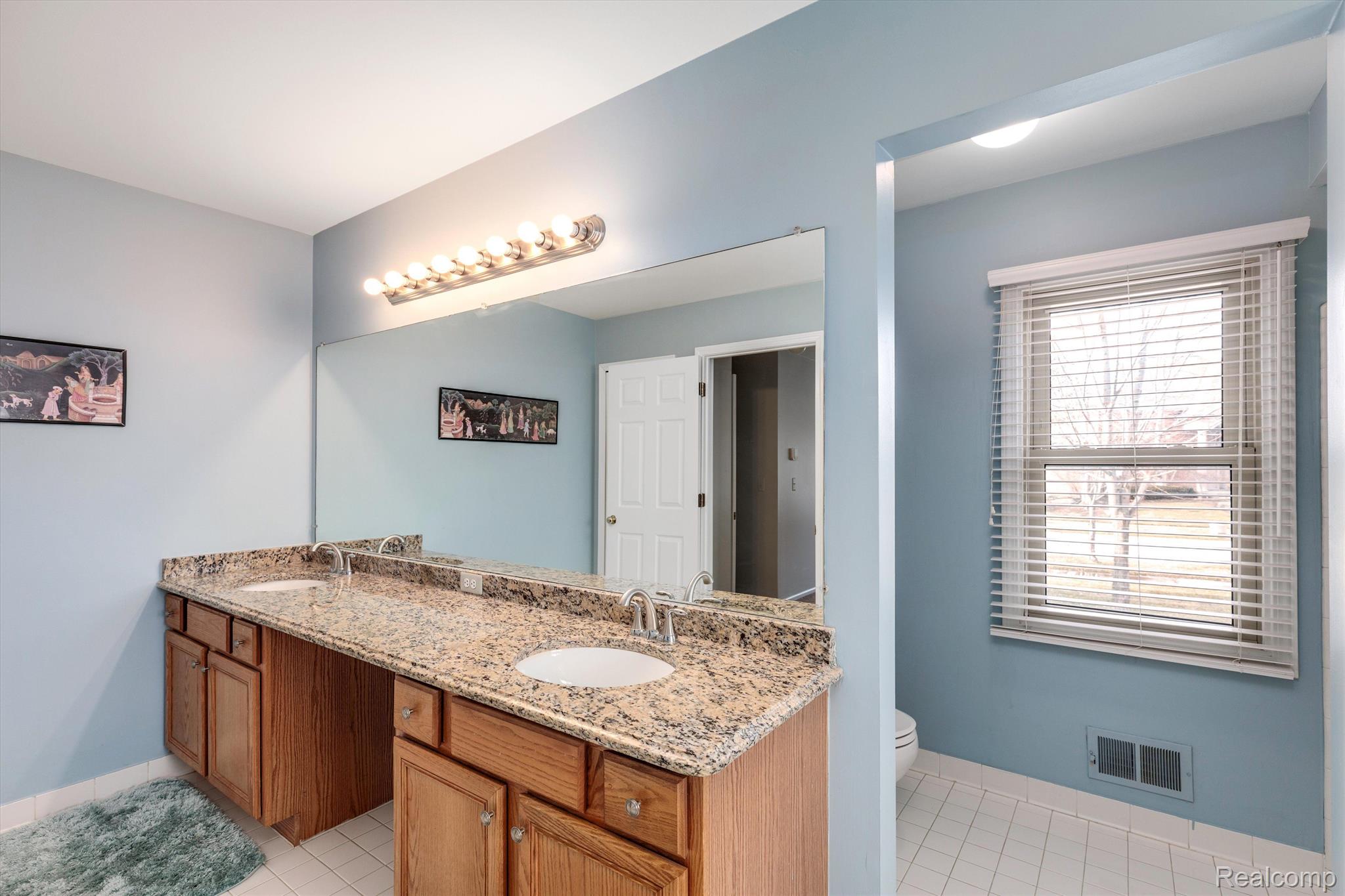 2176 Lakeside Road Troy, MI 48085 - Photo 23 of 49
