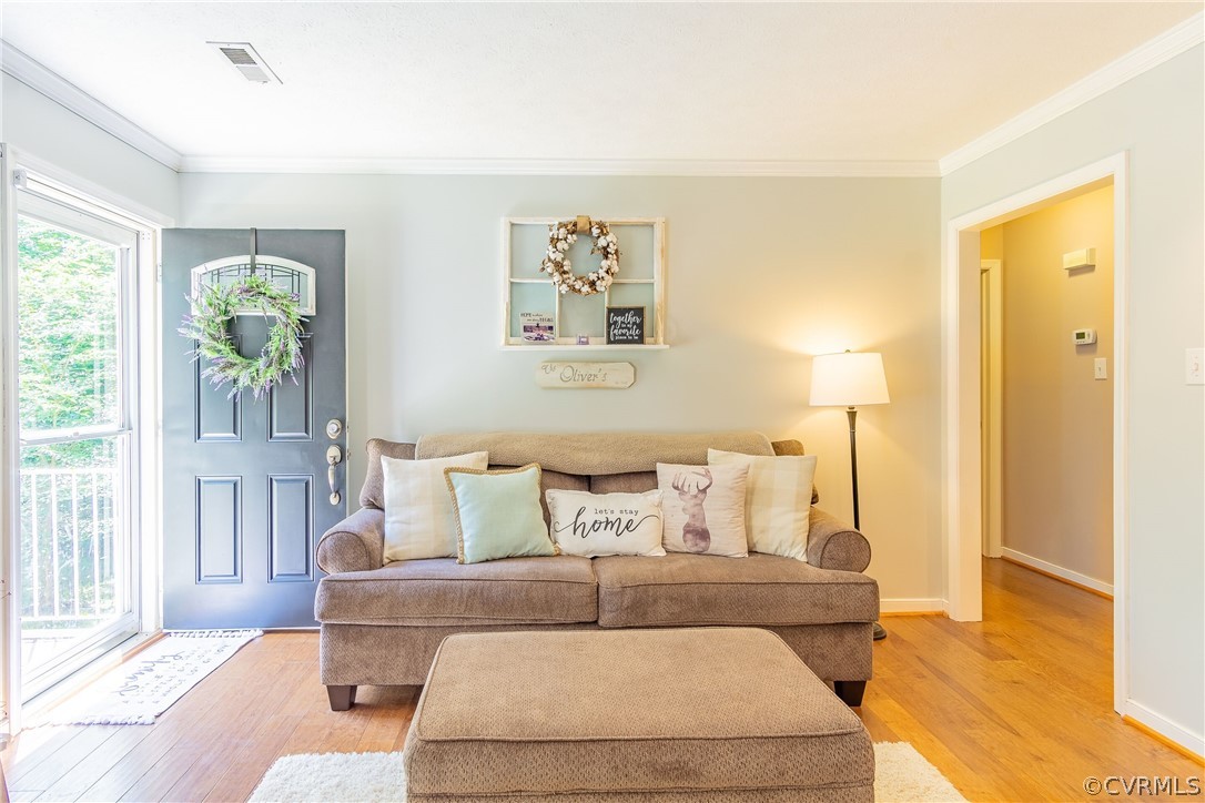 460 Rosebud Run Aylett, VA 23009 - Photo 10 of 32 a living room with furniture and a large window