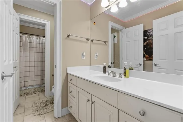 a en suite bathroom with double sink and a mirror