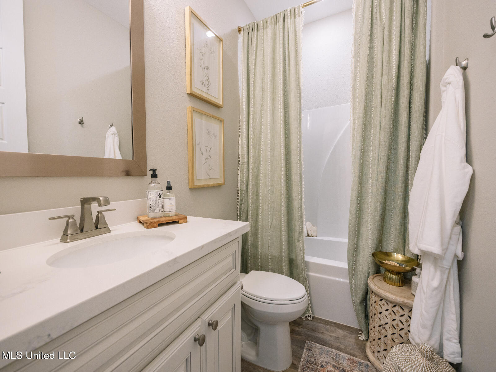 210 Savannah Gdns Road Ocean Springs, MS 39564 - Photo 15 of 18 Decatur_E223_Bath2