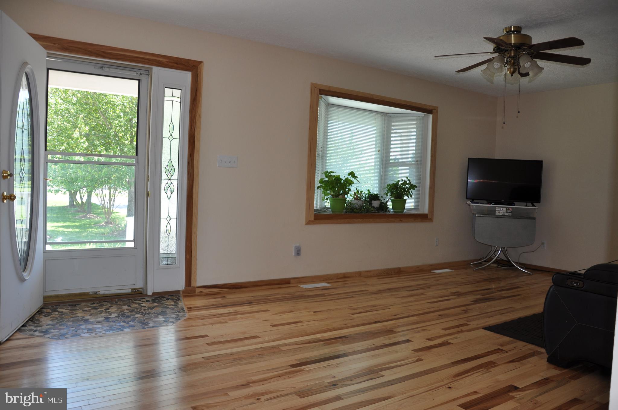 11481 Reed Circle Ridgely, MD 21660 - Photo 14 of 39 Entry to Living Room