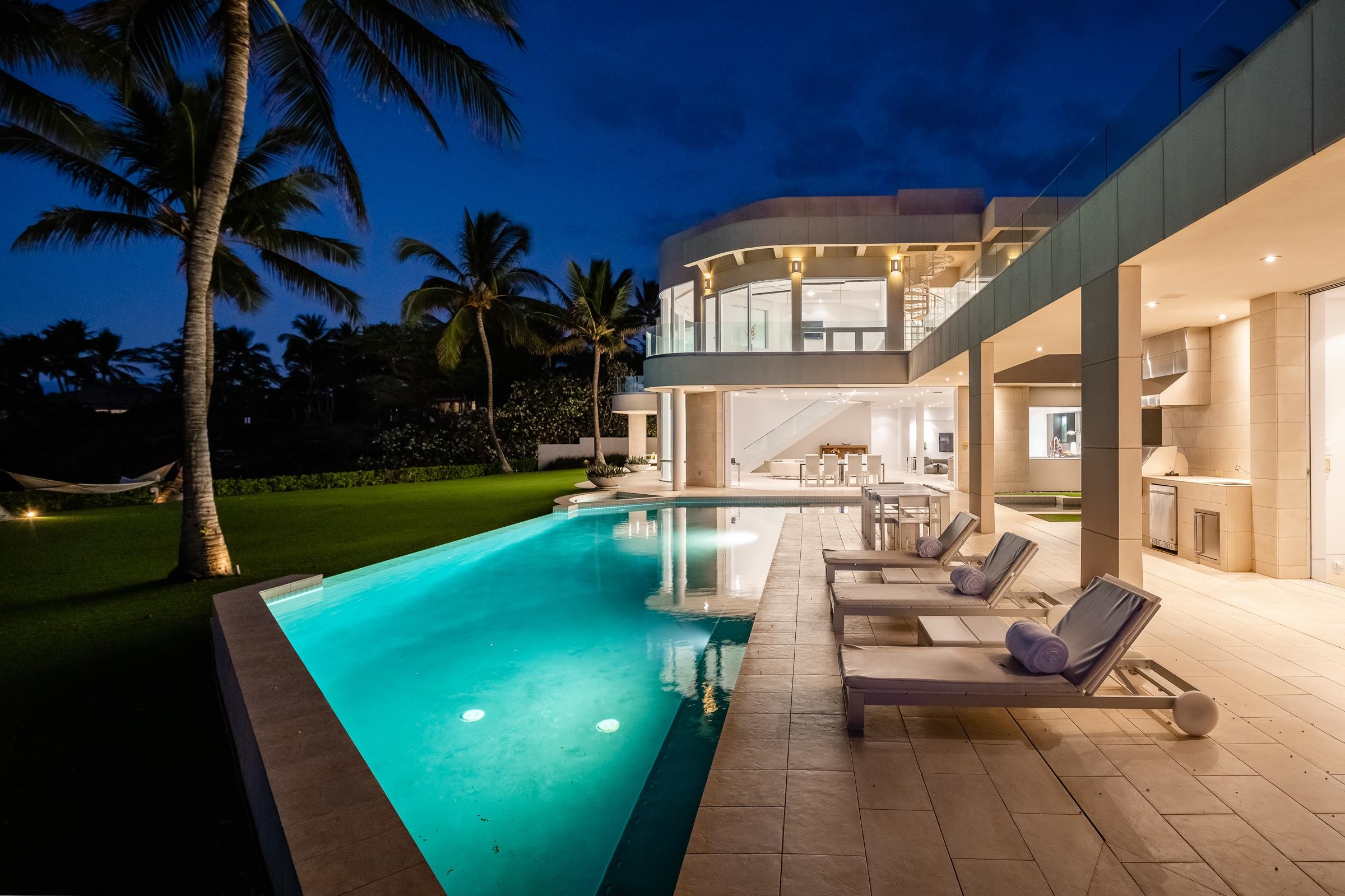 4572 Makena Road Kihei, HI 96753 - Photo 14 of 30 a view of a patio with table and chairs potted plants and a palm tree