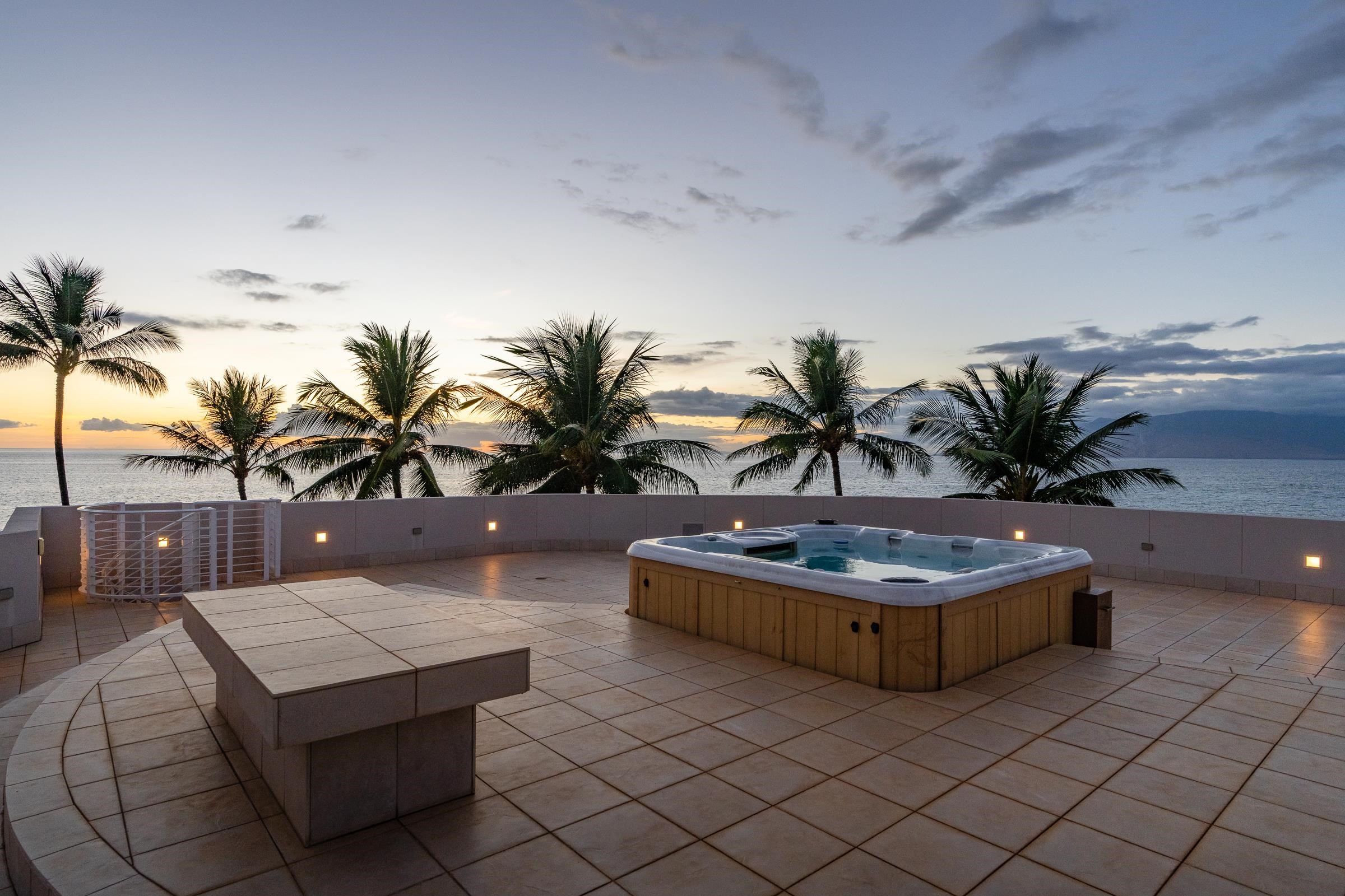 4572 Makena Road Kihei, HI 96753 - Photo 16 of 30 a living room with furniture