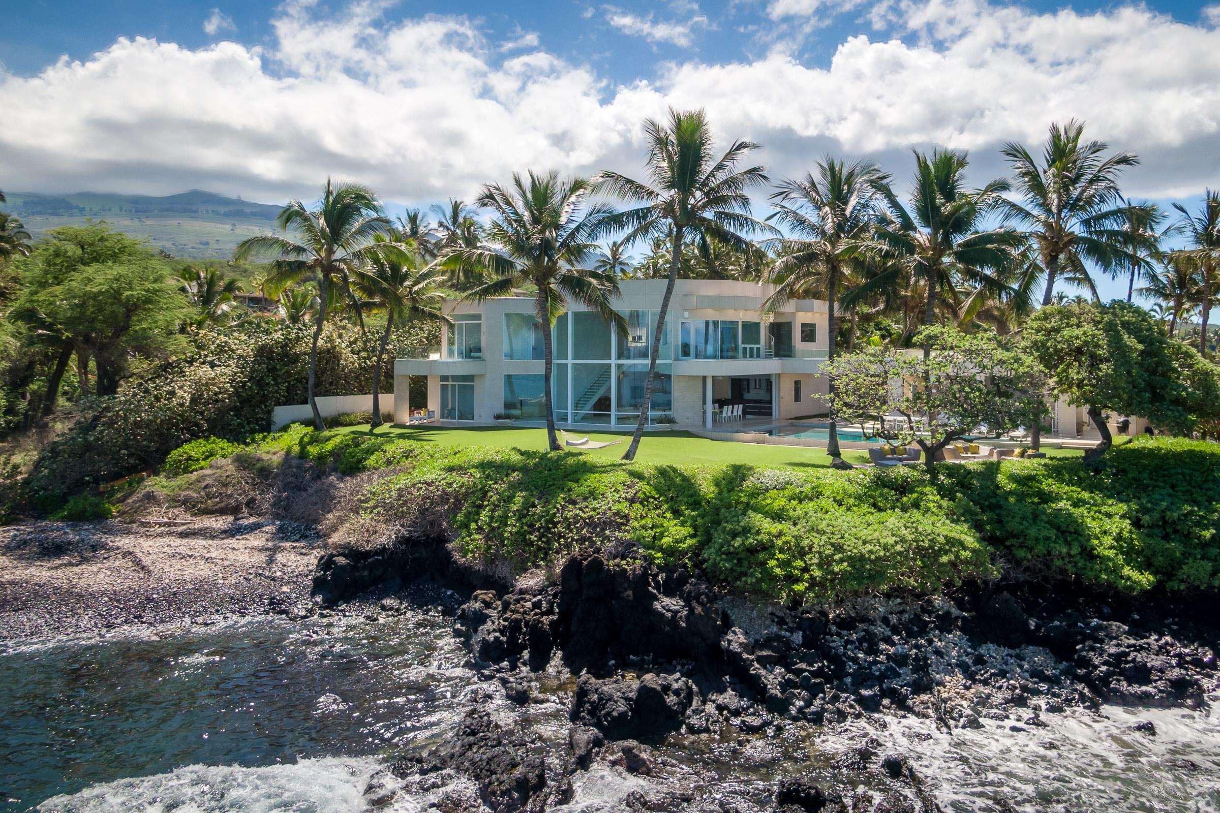4572 Makena Road Kihei, HI 96753 - Photo 28 of 30 a view of a garden with a house