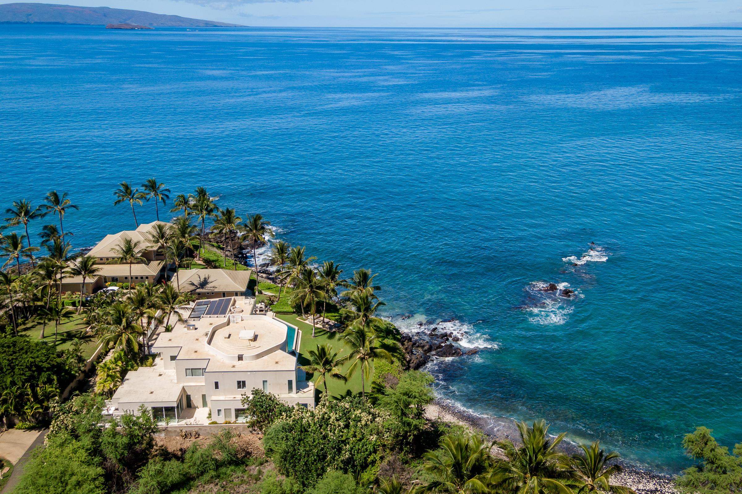 4572 Makena Road Kihei, HI 96753 - Photo 29 of 30 a view of a bunch of flowers in the background