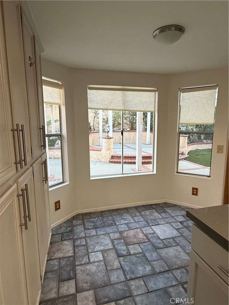 58 Valley Crest Road Simi Valley, CA 93065 - Photo 10 of 30 Gallery Image 10
