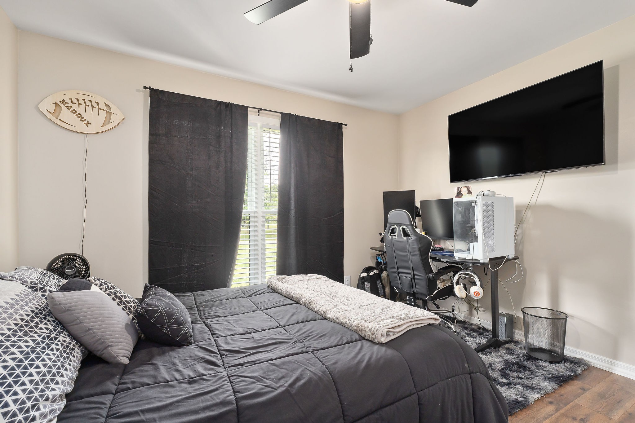 936 North Spring Street Sparta, TN 38583 - Photo 18 of 31 a bedroom with a bed and a flat tv screen on the dresser