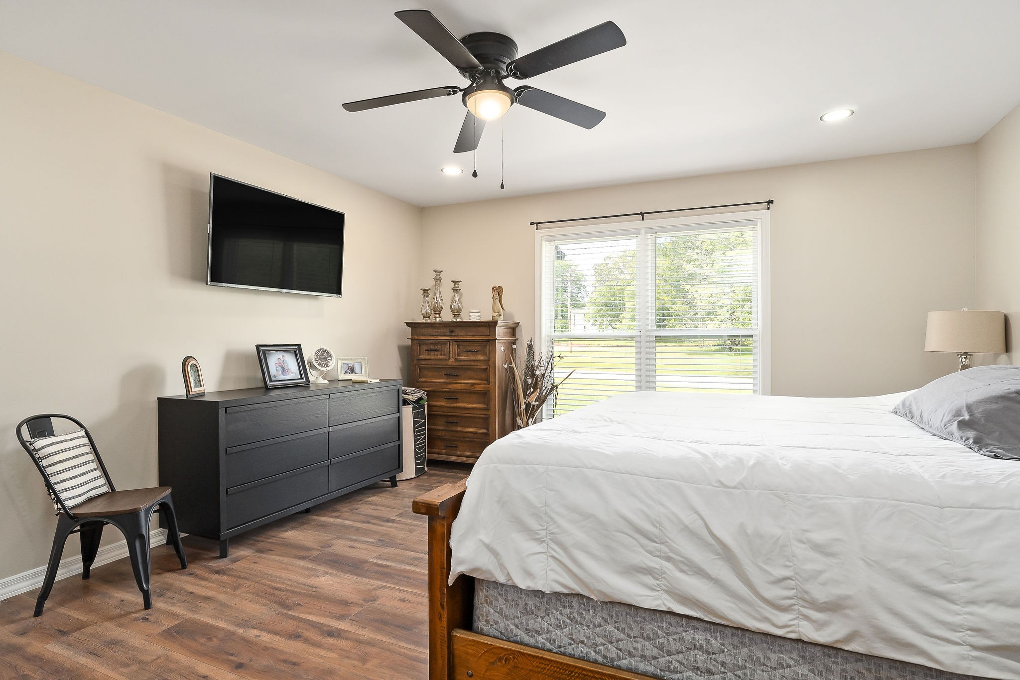 936 North Spring Street Sparta, TN 38583 - Photo 26 of 31 a bedroom with a bed and a flat screen tv