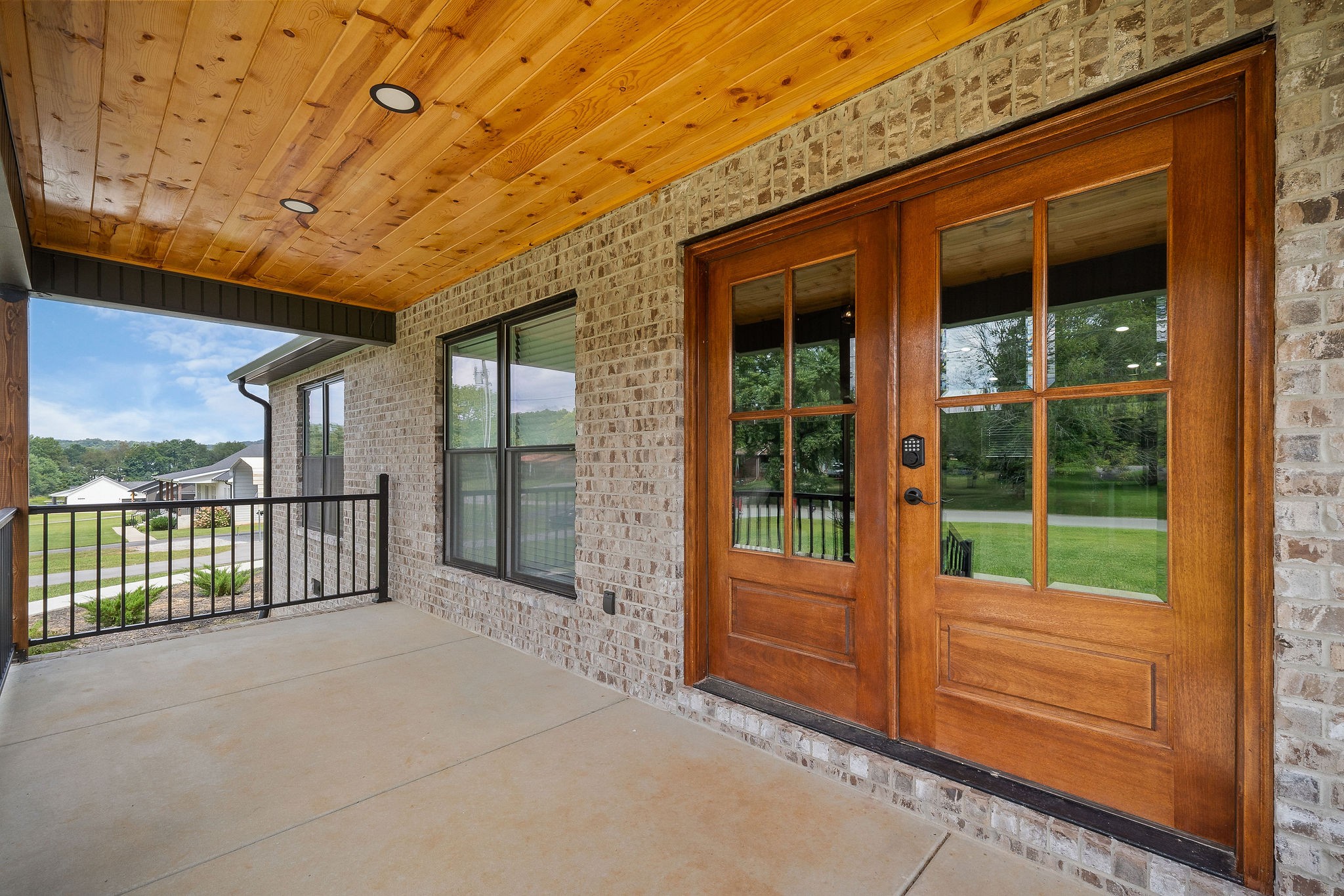 936 North Spring Street Sparta, TN 38583 - Photo 3 of 31 a view of porch with a black gate