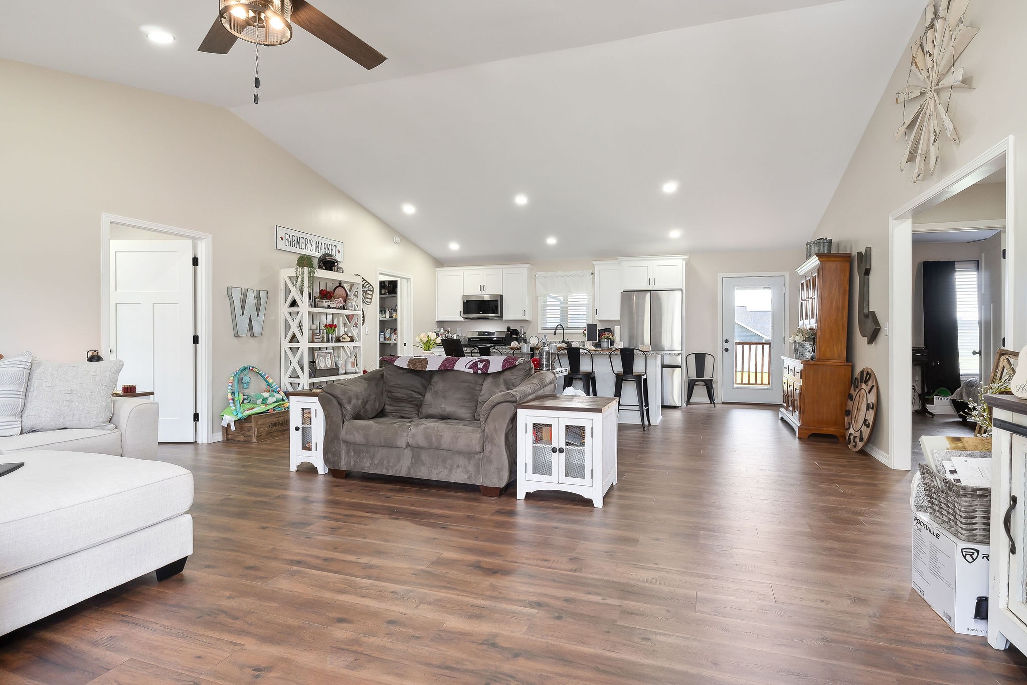 936 North Spring Street Sparta, TN 38583 - Photo 7 of 31 a living room with furniture and a wooden floor