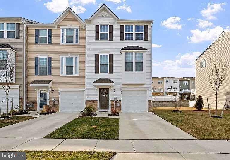 31 Continental Boulevard Sicklerville, NJ 08081 - Photo 2 of 29 a front view of a house with a yard