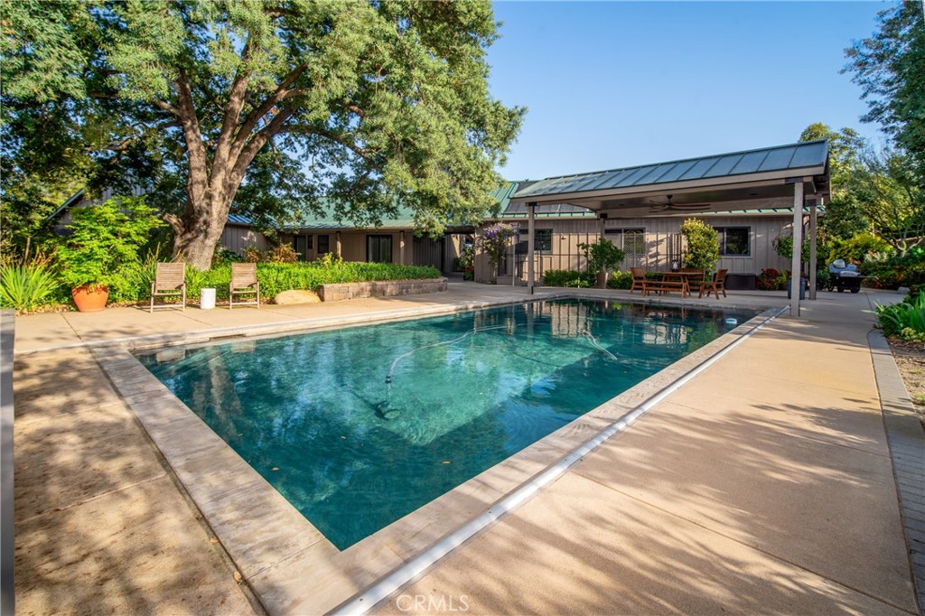39452 De Luz Road Fallbrook, CA 92028 - Photo 26 of 32 a view of backyard with a garden and trees