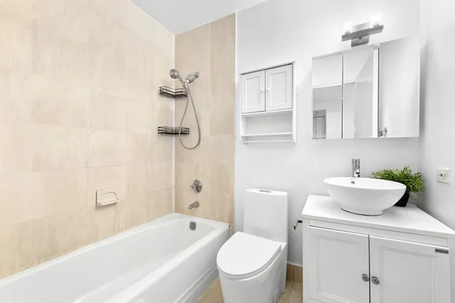 $575,000 | 300 Albany Street, Unit 4K | Battery Park City