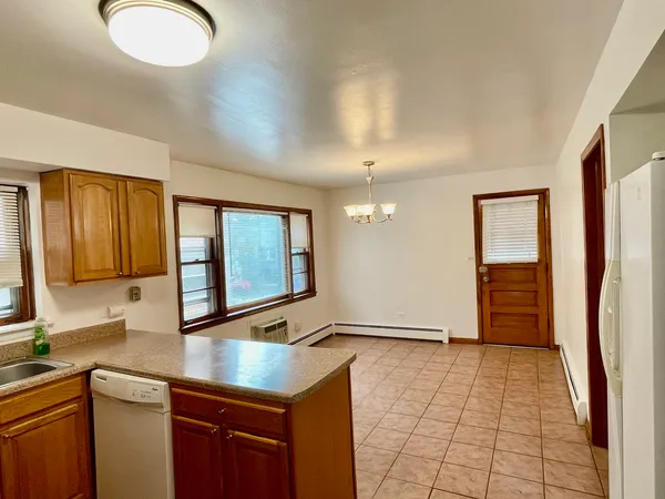 $1,950 | 5158 North Elston Avenue, Unit 2, Chicago, IL 60630