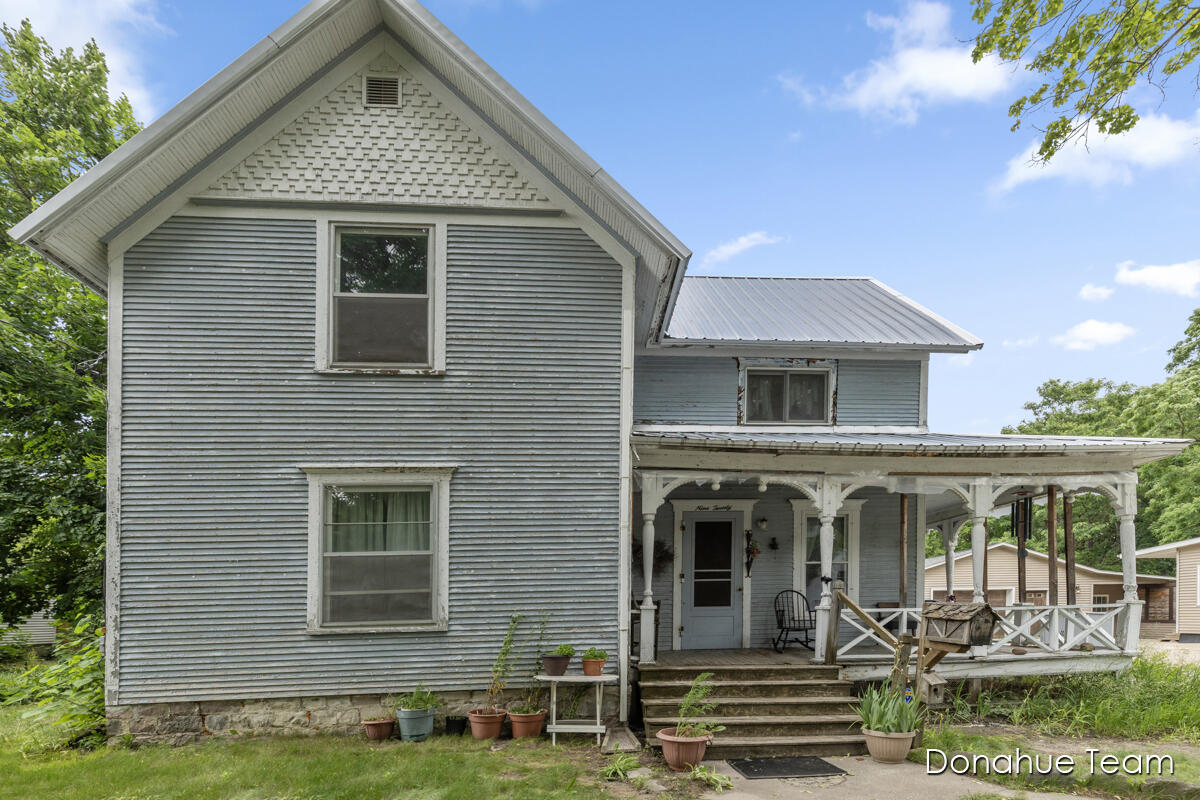 920 Masonic Avenue Belding, MI 48809 - Photo 1 of 30 IMG_1000 (8)