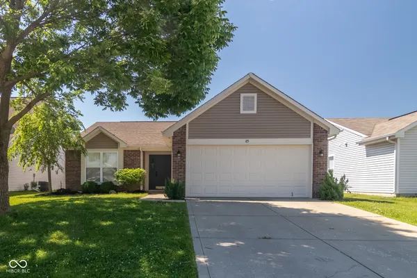$1,800 | 815 Tall Timber Drive, Greenwood, IN 46143