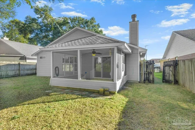a view of a house with a yard