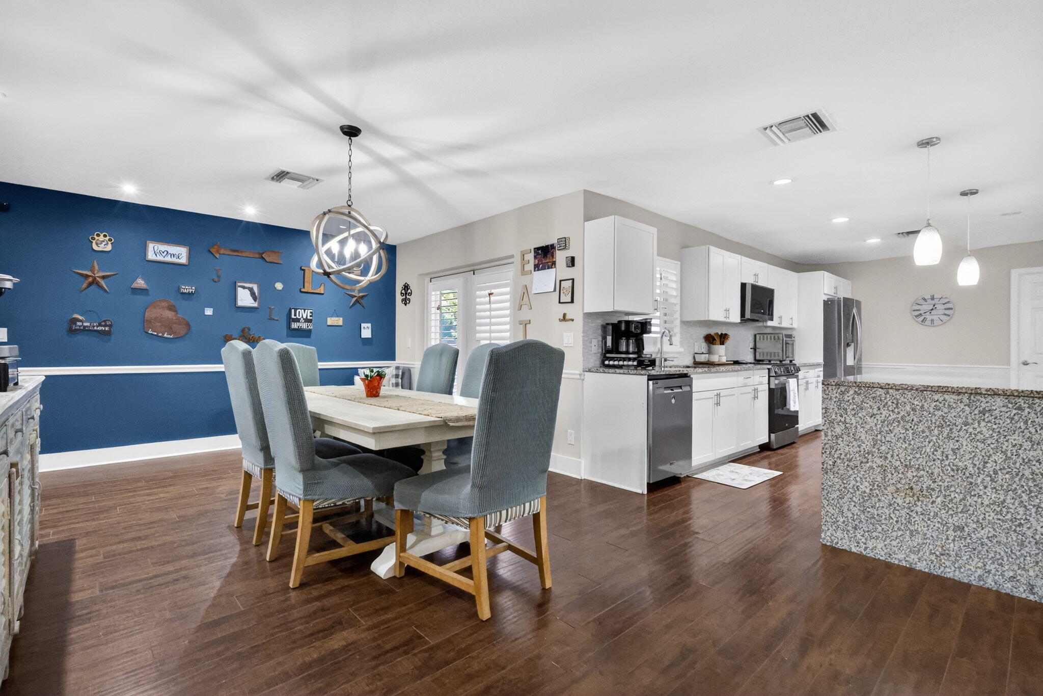 2843 Worcester Road Lake Worth, FL 33462 - Photo 7 of 24 Dining/Kitchen