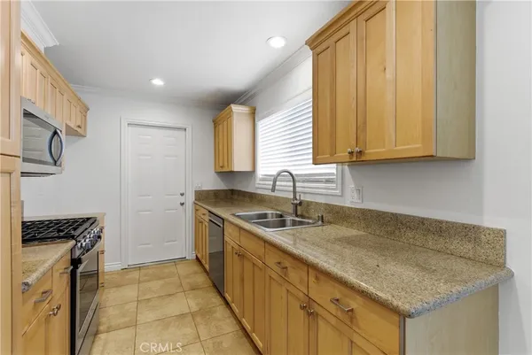 $4,000 | 9582 Pettswood Drive, Huntington Beach, CA 92646