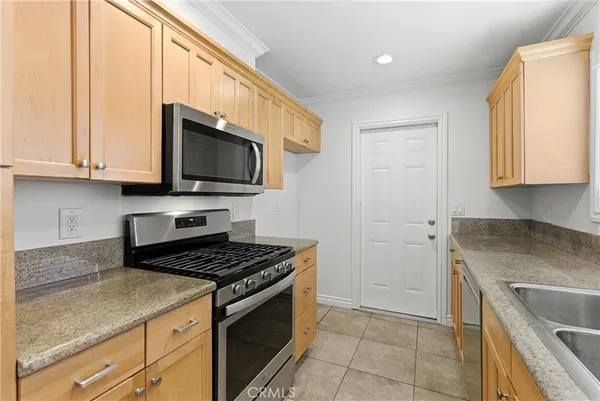 $4,000 | 9582 Pettswood Drive, Huntington Beach, CA 92646