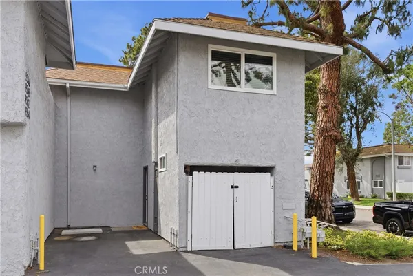 $4,000 | 9582 Pettswood Drive, Huntington Beach, CA 92646