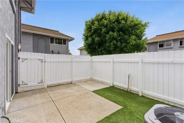 $4,000 | 9582 Pettswood Drive, Huntington Beach, CA 92646
