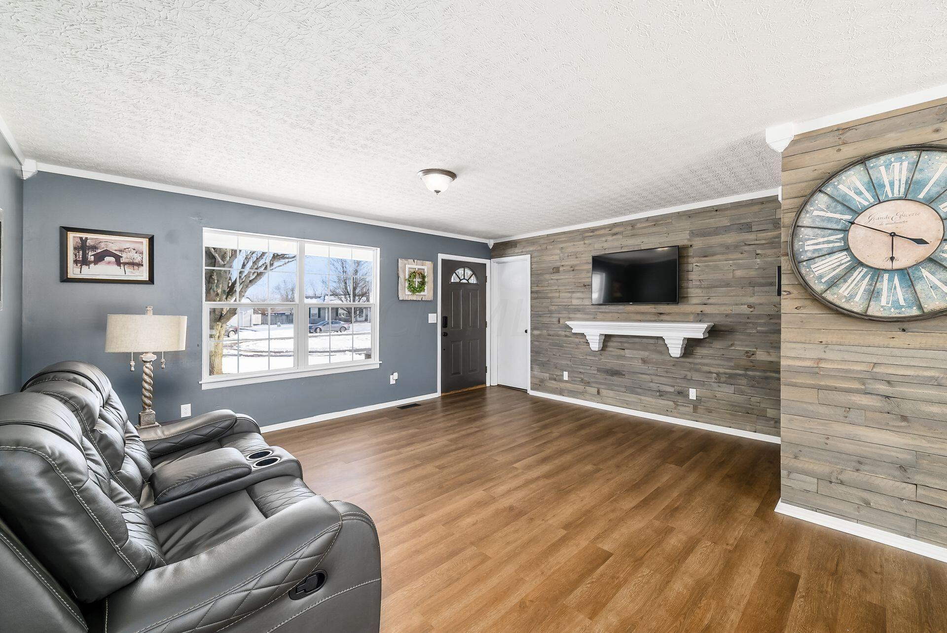 5040 Cook Road South Bloomfield, OH 43103 - Photo 13 of 42 Living Room