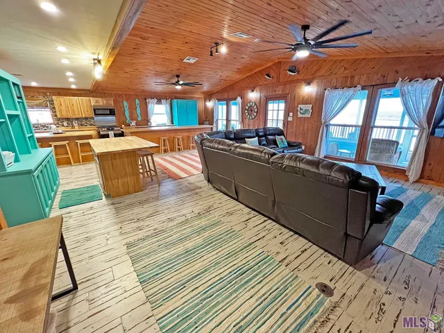 $1,099,000 | 2170 Highway 1, Grand Isle, LA 70358