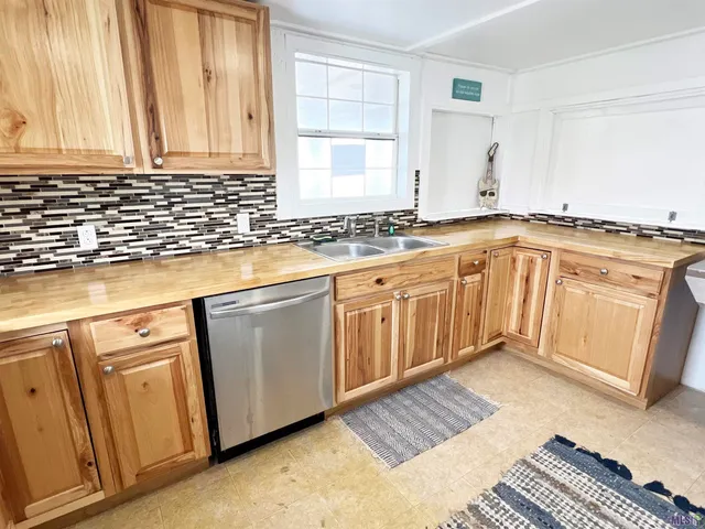 $1,099,000 | 2170 Highway 1, Grand Isle, LA 70358