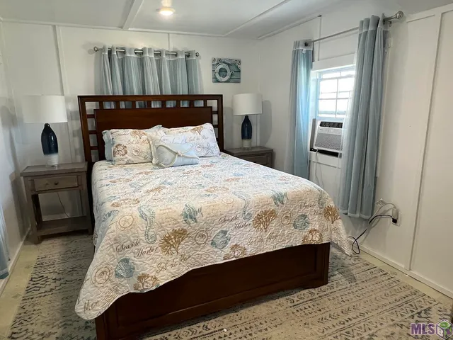 $1,099,000 | 2170 Highway 1, Grand Isle, LA 70358