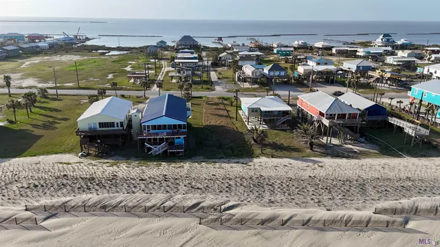 $1,099,000 | 2170 Highway 1, Grand Isle, LA 70358