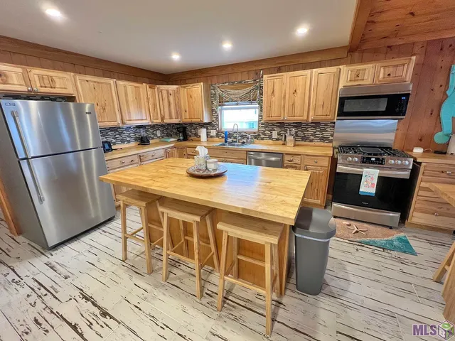 $1,099,000 | 2170 Highway 1, Grand Isle, LA 70358