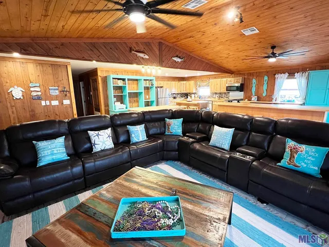 $1,099,000 | 2170 Highway 1, Grand Isle, LA 70358