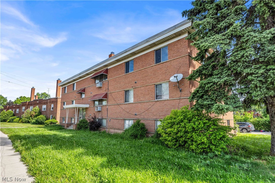 2537 Noble Road, Unit 201 Cleveland Heights, OH 44121 - Photo 2 of 23