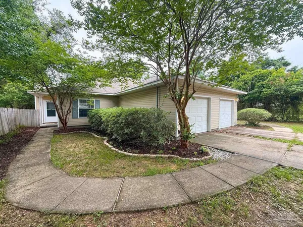 $2,095 | 3227 East Gonzalez Street, Pensacola, FL 32503