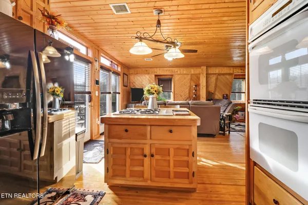 $589,000 | 260 Indian Rock Trail, Jamestown, TN 38556