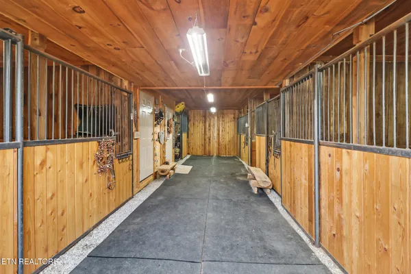 $589,000 | 260 Indian Rock Trail, Jamestown, TN 38556