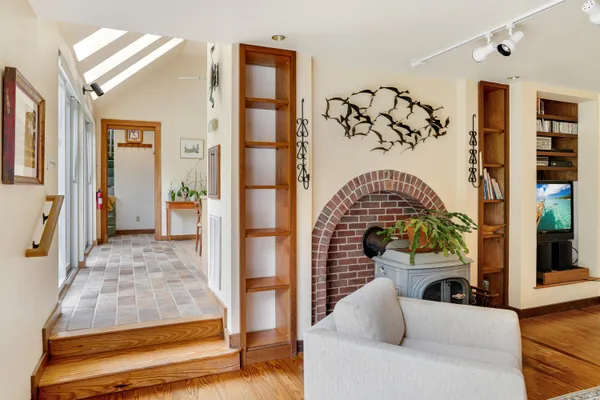 $1,895,000 | 174 Middle Road, Chilmark, MA 02535