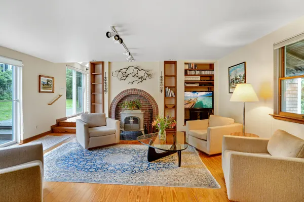 $1,895,000 | 174 Middle Road, Chilmark, MA 02535