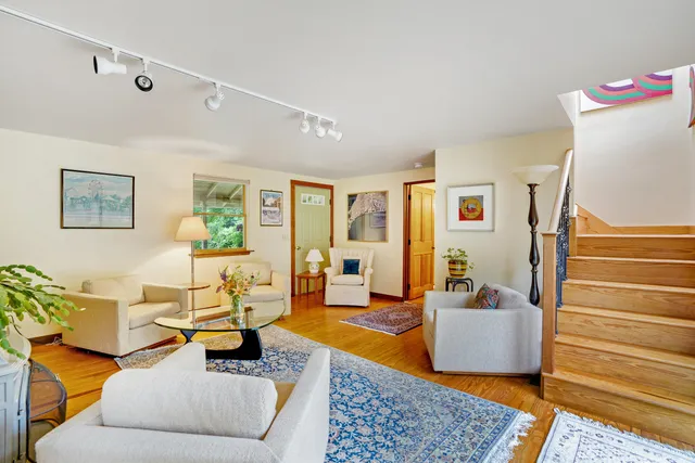$1,895,000 | 174 Middle Road, Chilmark, MA 02535
