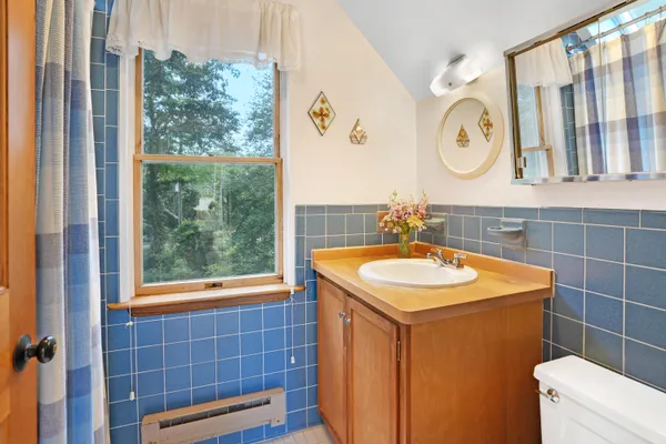 $1,895,000 | 174 Middle Road, Chilmark, MA 02535