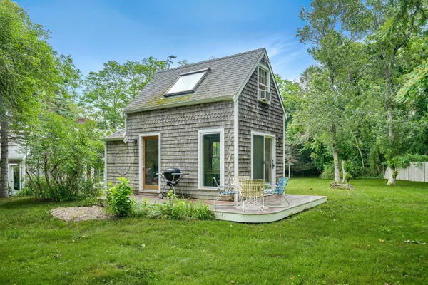 $1,895,000 | 174 Middle Road, Chilmark, MA 02535