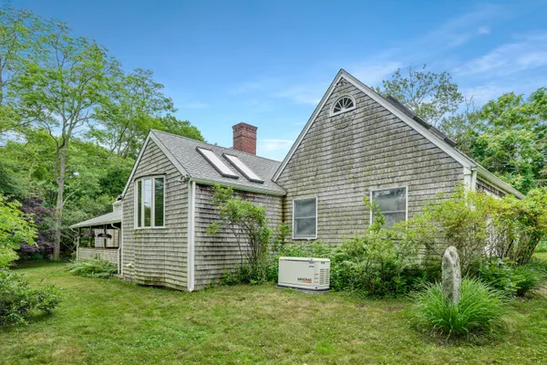 $1,895,000 | 174 Middle Road, Chilmark, MA 02535