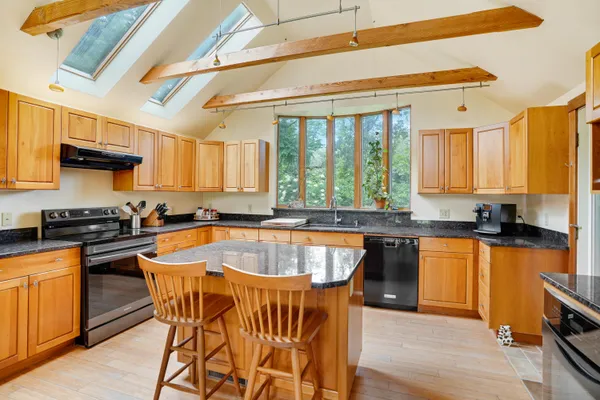 $1,895,000 | 174 Middle Road, Chilmark, MA 02535