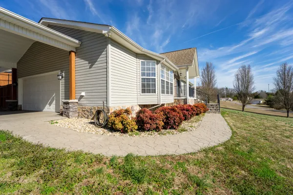 $649,000 | 668 Arlis Avenue, Dayton, TN 37321